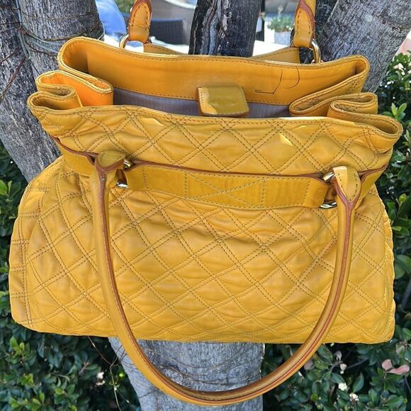 MARC JACOBS RARE mustard yellow calfskin quilted leather shoulder purse. - Picture 3 of 16